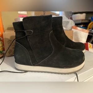 Black waterproof women’s Merrells winter boots, size 10.